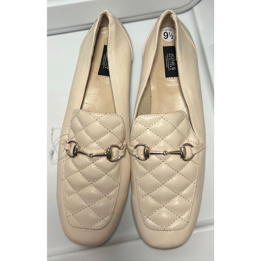 Jones New York Signature Finan women's soft quilted loafers cream / beige color,